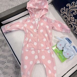 Carter’s 6 mth soft fleece jumper with hood and cute ears. Comes with booties!